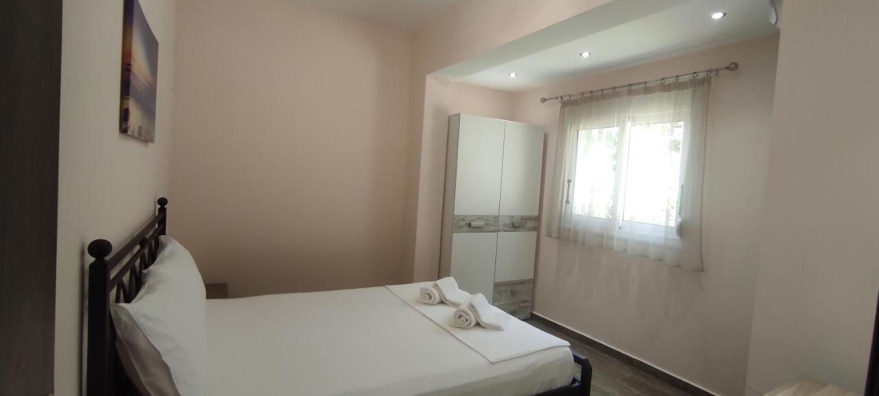 Helios & Elia Family Apartment Liapades Bagian luar foto