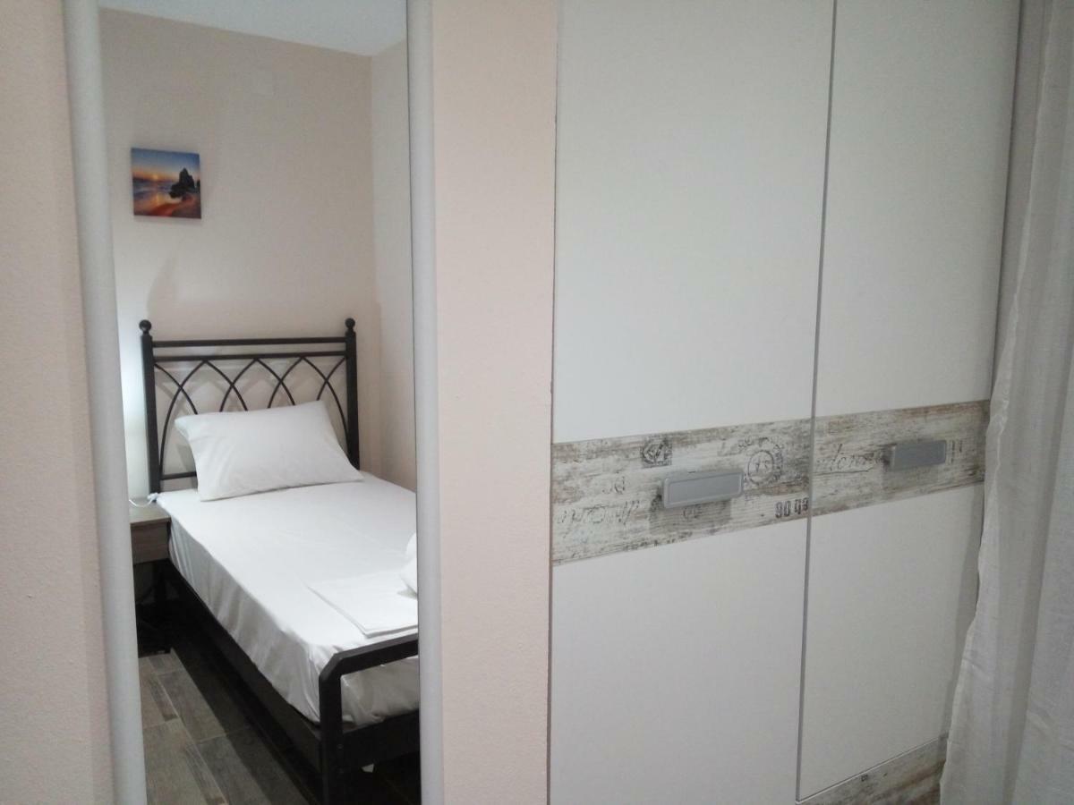 Helios & Elia Family Apartment Liapades Bagian luar foto